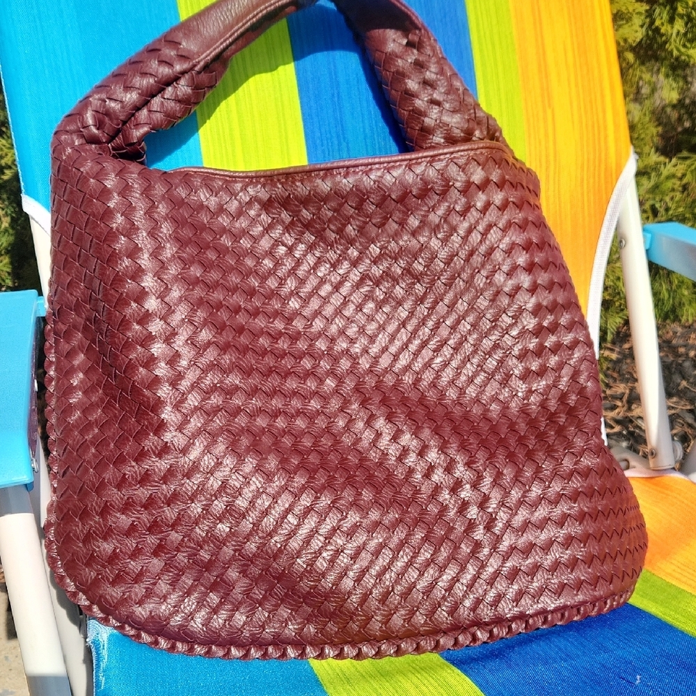 ✨️Source Unknown Woven Shoulder Bag in Burgundy - Picture 6 of 16